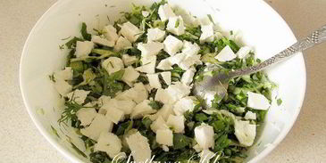 лавашевые лепешки из цельнозерновой муки с брынзой и зеленью