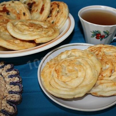 Лепешки из слоеного теста Катлама