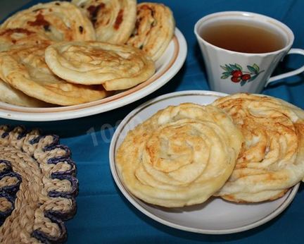 Лепешки из слоеного теста Катлама