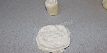 лепешки из слоеного теста катлама