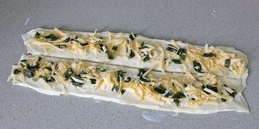 лепешки из слоеного теста катлама