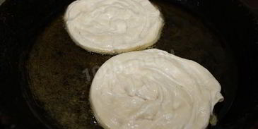 лепешки из слоеного теста катлама