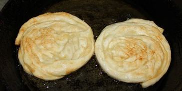 лепешки из слоеного теста катлама