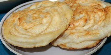 лепешки из слоеного теста катлама
