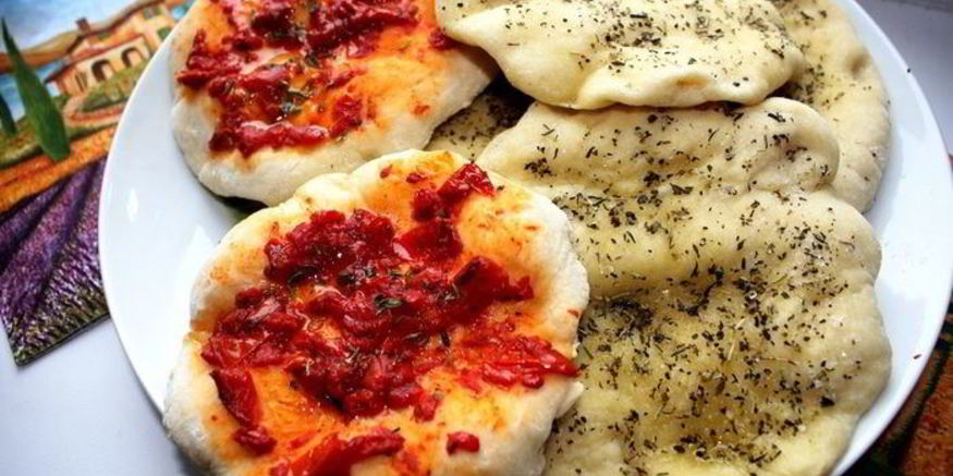 Рецепт лепешек-питов с прованскими травами и вялеными помидорами