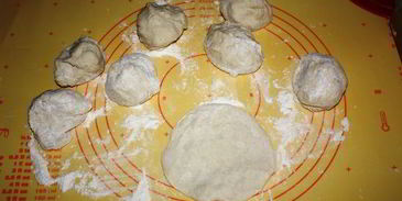 лепешки-питы с прованскими травами и вялеными помидорами