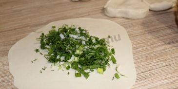 лепешки с зеленью на сковороде