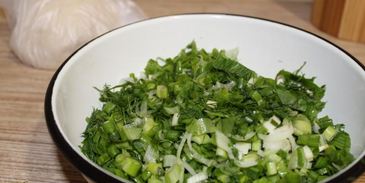 лепешки с зеленью на сковороде