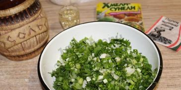 лепешки с зеленью на сковороде