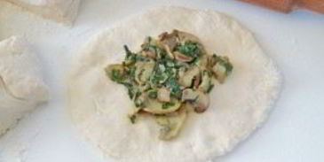 лепешки со шпинатом и грибами