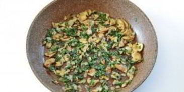 лепешки со шпинатом и грибами