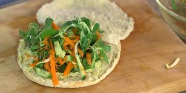 пита с овощами и хумусом