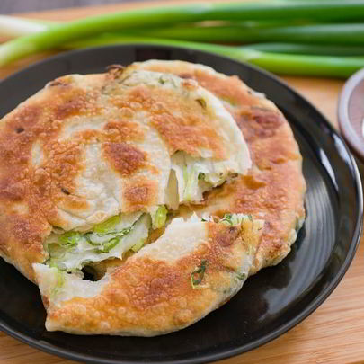 Жареные лепешки с зеленым луком