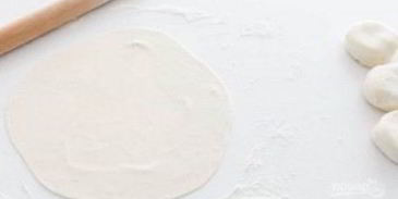 жареные лепешки с зеленым луком