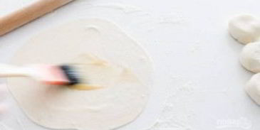 жареные лепешки с зеленым луком