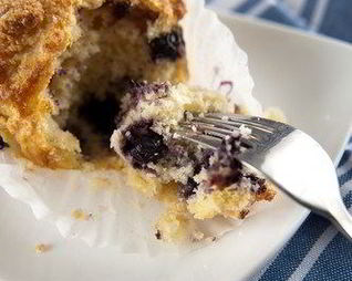 Кукурузные маффины с черникой