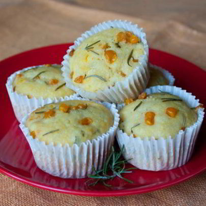 Кукурузные маффины с розмарином
