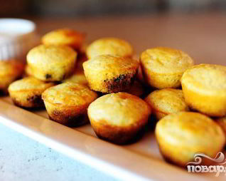 Кукурузные мини-маффины с черникой и ванильным маслом