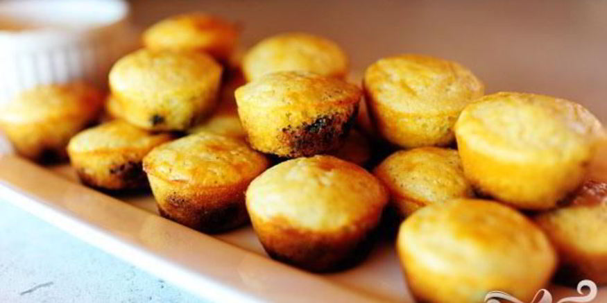 Рецепт кукурузных мини-маффинов с черникой и ванильным маслом