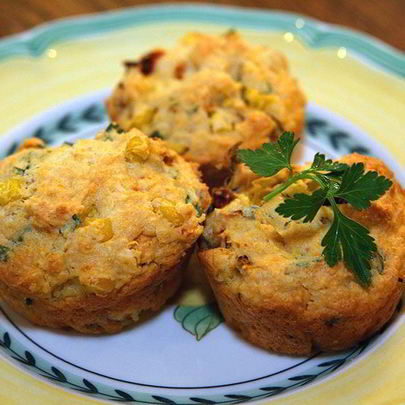 Маффины с чесноком и вялеными помидорами