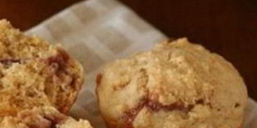 маффины с джемом и арахисовым маслом