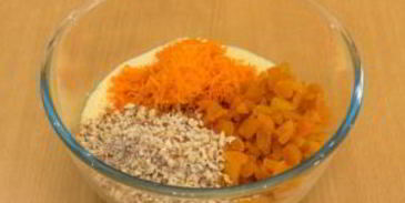 маффины с курагой, фундуком и морковью