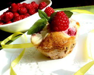 Маффины с шоколадом и малиной