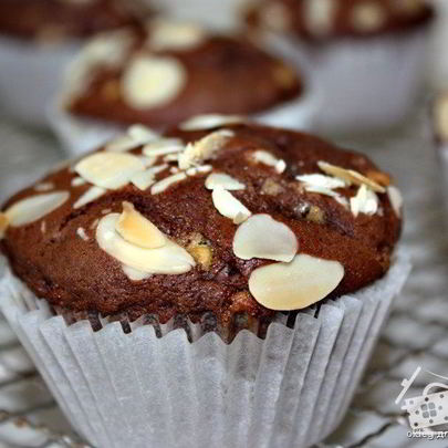 Шоколадные маффины с белым шоколадом и миндалем