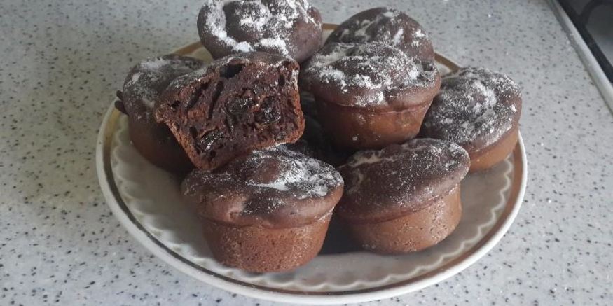 Рецепт шоколадных маффинов с какао и изюмом