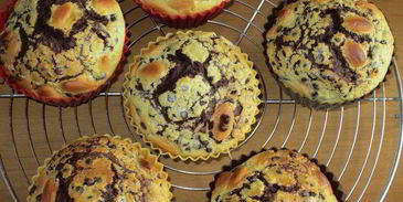 шоколадные маффины с миндалем и сливочным сыром