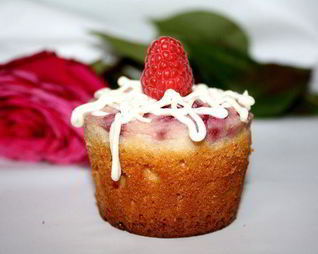 Творожные маффины с малиной