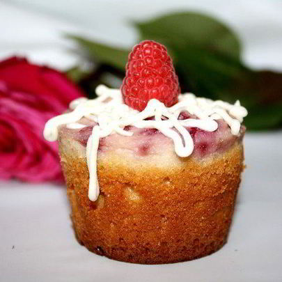 Творожные маффины с малиной