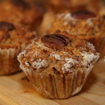 Яблочные маффины с орехами пекан