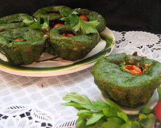 Закусочные зеленые маффины со шпинатом и сыром