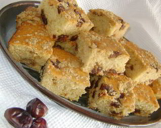 Манник с финиками и халвой