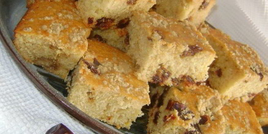 Рецепт манника с финиками и халвой