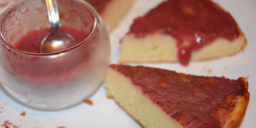 Рецепт манника с земляничным соусом