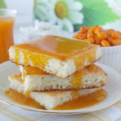 Манник творожный с облепиховым соусом