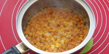 манник творожный с облепиховым соусом