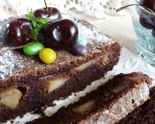 Шоколадный манник с карамелизованными яблоками