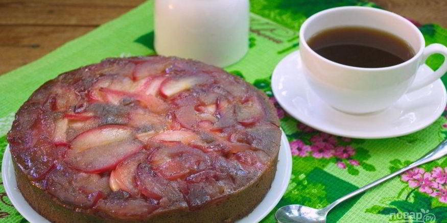 Рецепт шоколадного манника с карамельными яблоками