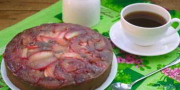 шоколадный манник с карамельными яблоками