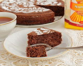 Шоколадный манник с малиновым джемом