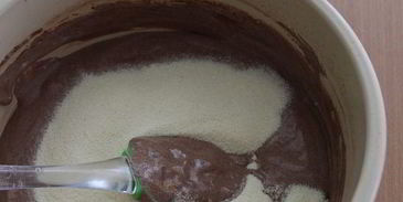 шоколадный манник с малиновым джемом