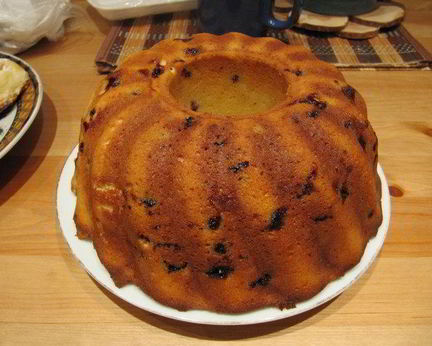 Творожный манник с черной смородиной