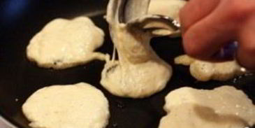 дрожжевые оладушки на кислом молоке