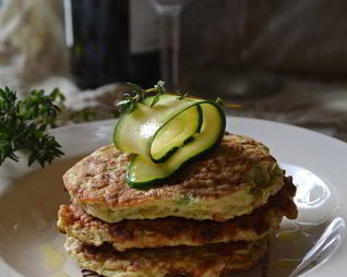 Кабачковые оладьи с зеленью и чесноком