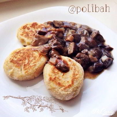 Картофельные оладьи с грибным соусом