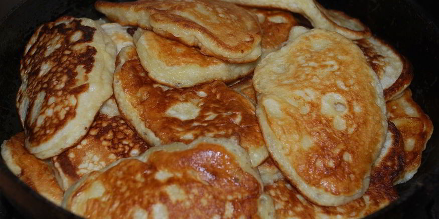 Рецепт оладушек на кефире с яблоками