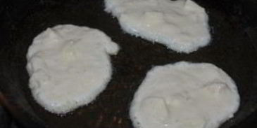 оладушки на кефире с яблоками